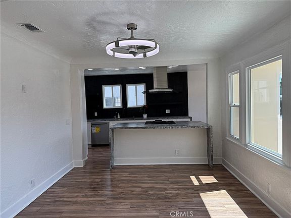 4th image of 2053 W 75th St