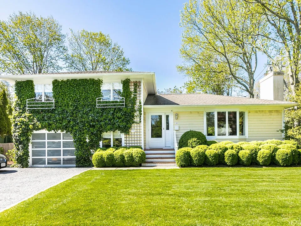 165 Newtown Ln