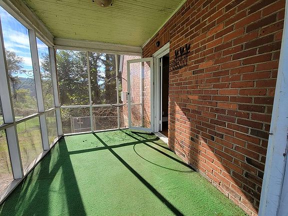 3rd image of 86 Sunrise Ave