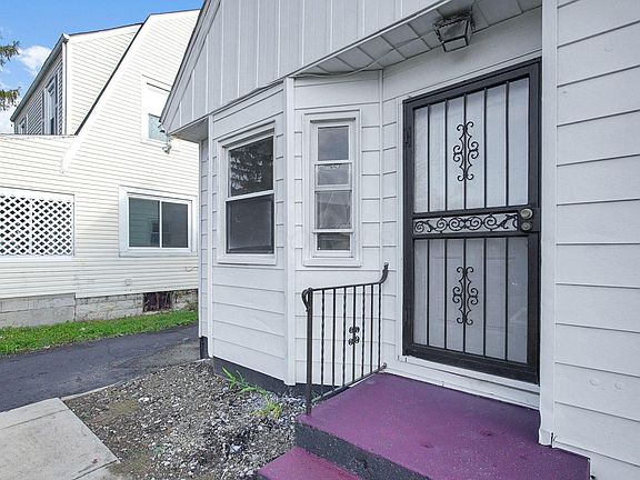 4th image of 2204 Medina Ave
