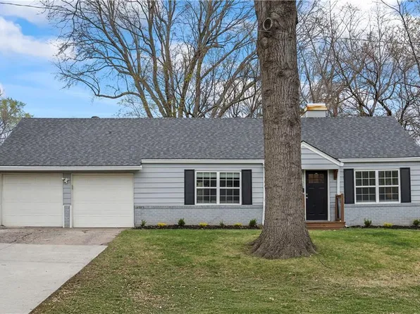 7537 Booth Dr, Prairie Village, KS 66208