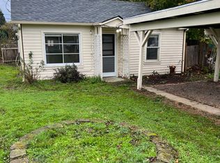 434 W Shenandoah St, Roseburg, OR 97471
