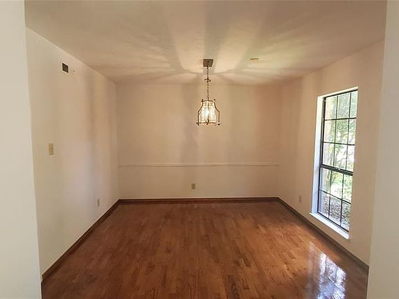 2nd image of 4545 Fremont Ln