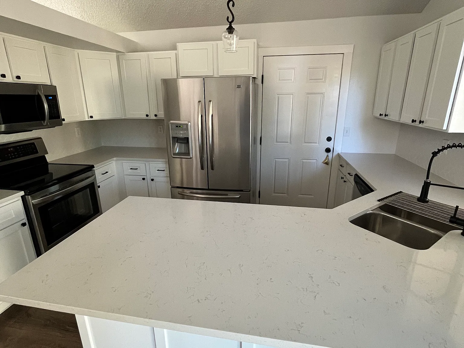 3 bed, 1376 sqft, $2,950 — Photo 4