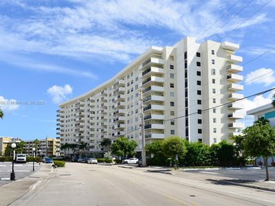 401 Golden Isles Dr APT 613, Hallandale, FL, 33009