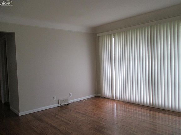 3rd image of 1003 Marion Dr