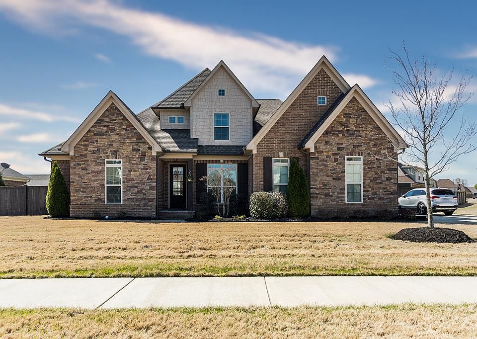 1st image of 605 Oak Run Dr