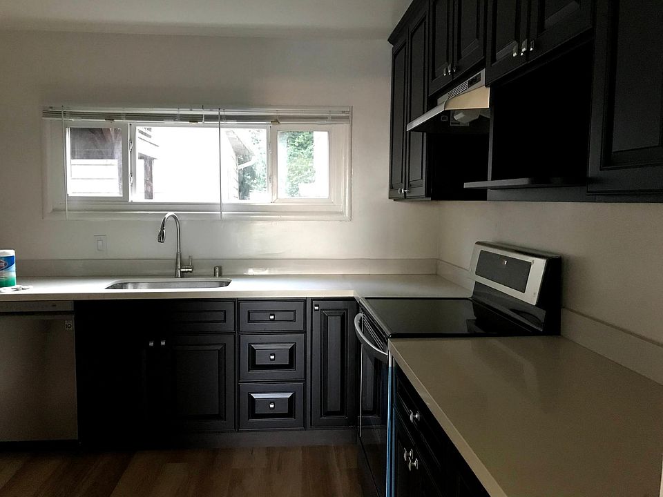 1st image of 692 Corbett Ave