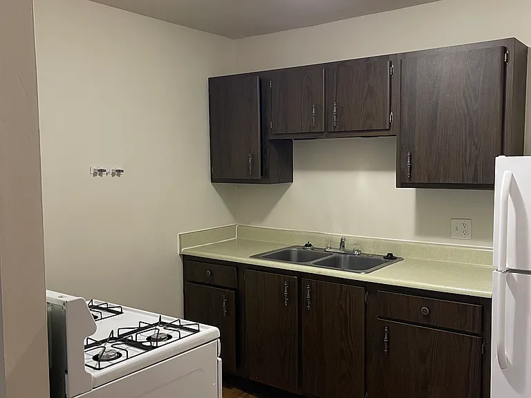 Colonial Estates — Photo 10