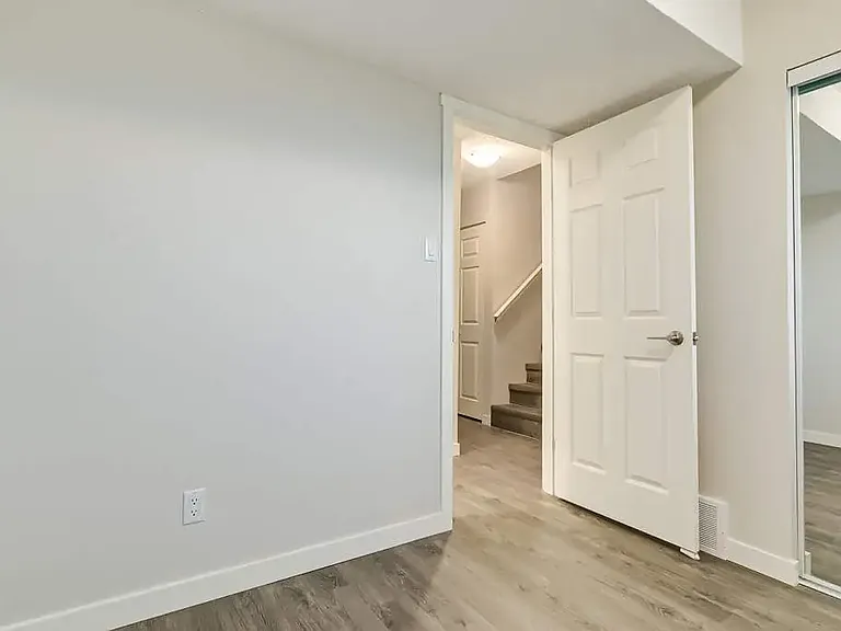 5327 A 38th Ave — Photo 29