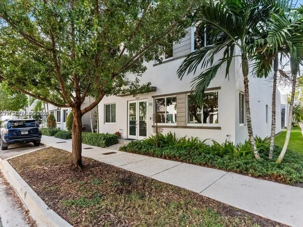 6680 NW 102nd Path, Doral, FL 33178