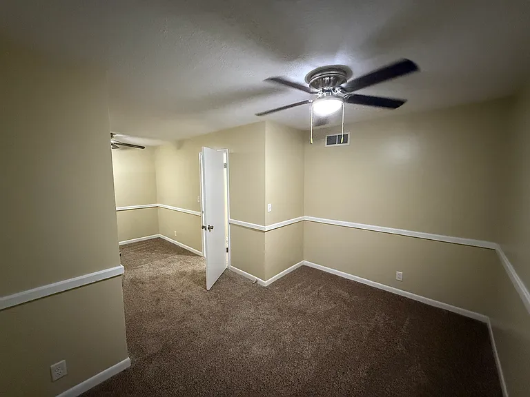 113 S Lynn St — Photo 14