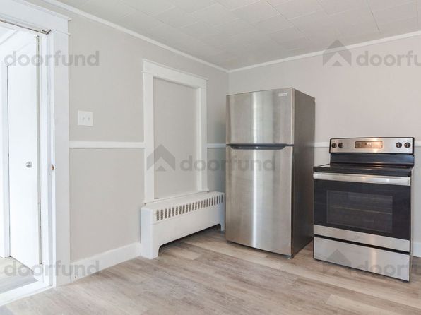 11 Pleasant St APT 2