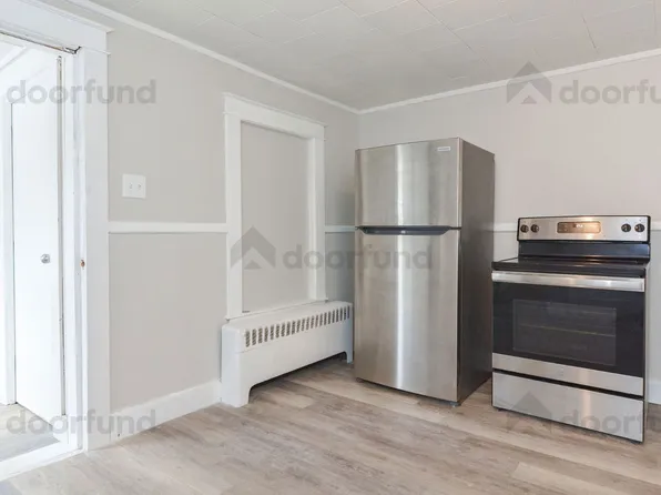 11 Pleasant St APT 2, Franklin, NH 03235