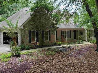 493 Buck Trl, Hoschton, GA 30548
