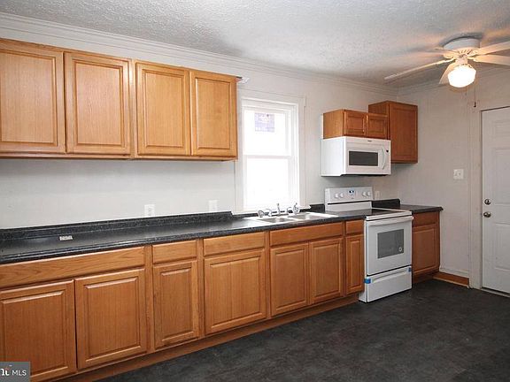 3rd image of 502 W Locust St