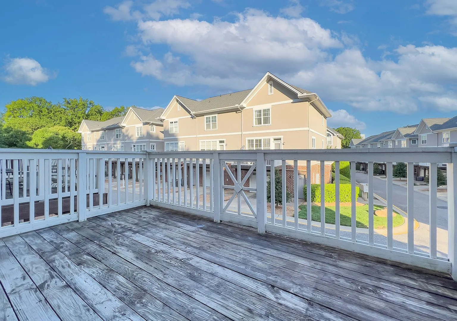 Looking for a rental home in the heart of the 3rd ward in Uptown Charlotte? — Photo 3