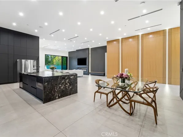 23227 Burbank Blvd, Woodland Hills, CA 91367