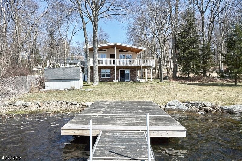 1st image of 1103 Lakeside Dr E