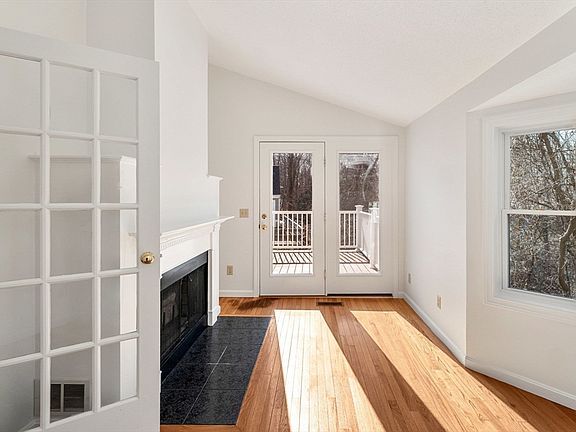 5th image of 11 Maple Ridge Dr #11