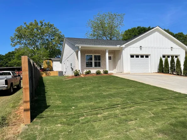 1302 Spring Dr, Opelika, AL 36801