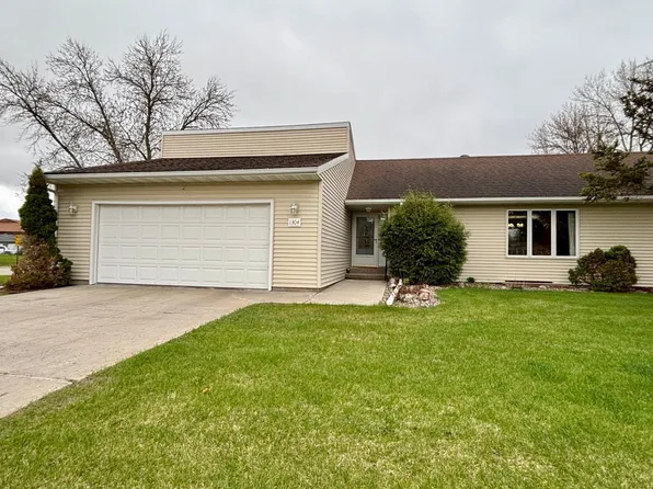 1304 Dale St, Thief River Falls, MN 56701