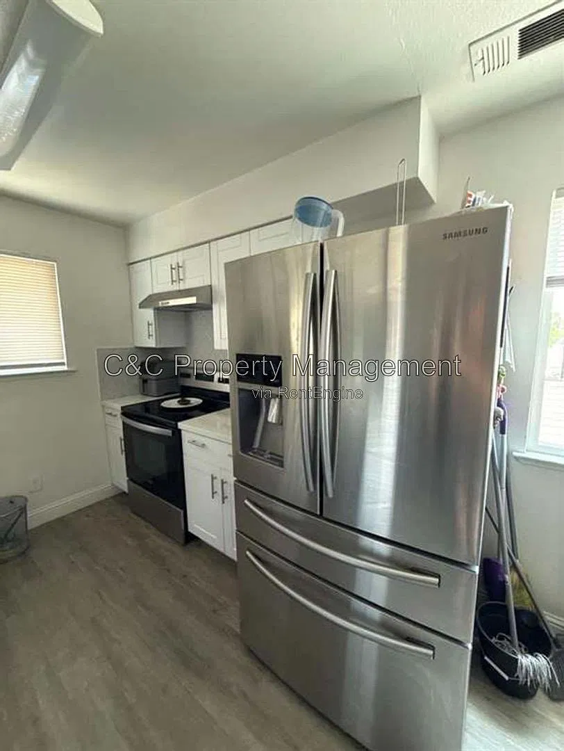 3 bed, 1.0 bath, 1000 sqft, $1,750 — Photo 3