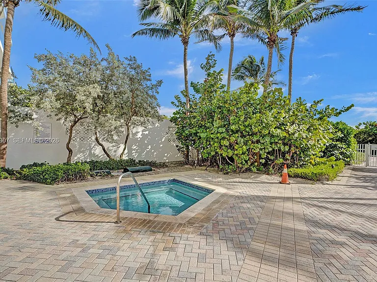 6515 Collins Ave #1107 — Photo 9