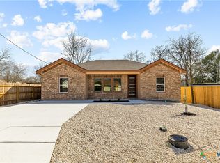 209 Troell St, Seguin, TX 78155