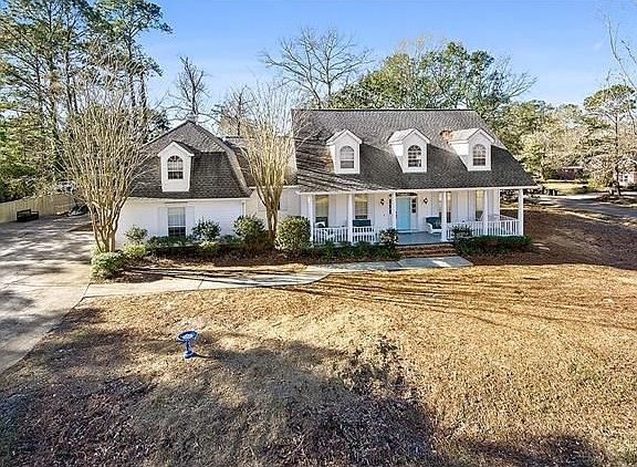 2nd image of 918 Beau Chene Dr