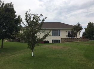 1102 Stewart Dr, Aberdeen, SD 57401