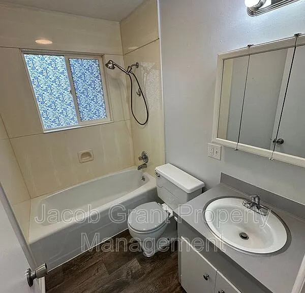 2208 Saint Clair Rd — Photo 8