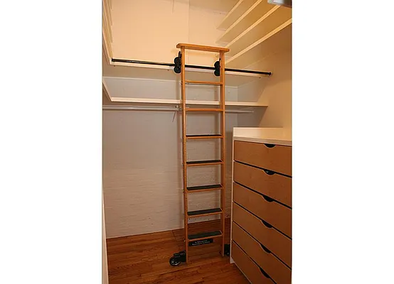 Rented by Warburg | media 17