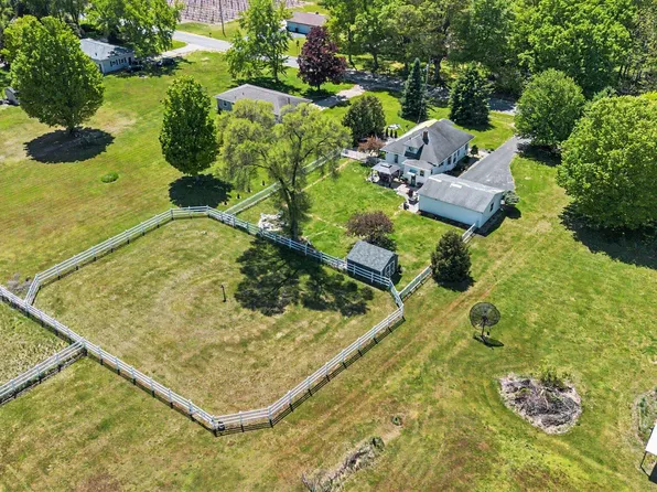 1165 S Bainbridge Center Rd, Benton Harbor, MI 49022
