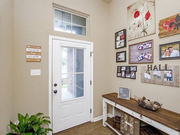 3rd image of 1005 S Sanctuary Ave