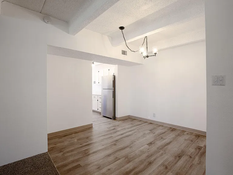 Los Altos Towers — Photo 23