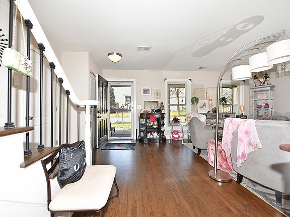 4th image of 691 Briarwood Ln