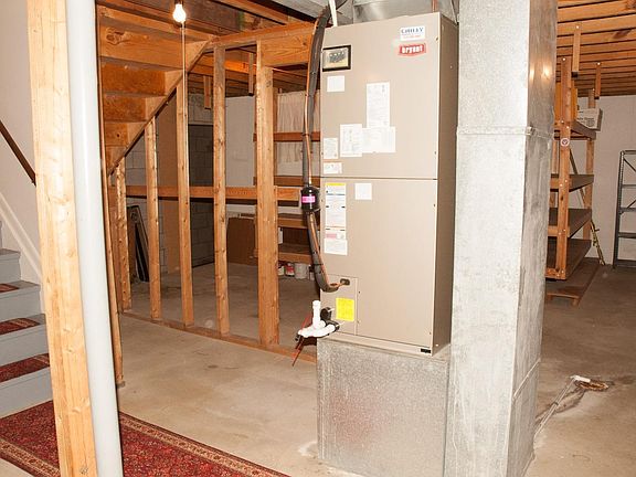 5th image of 9 Woodview Ct