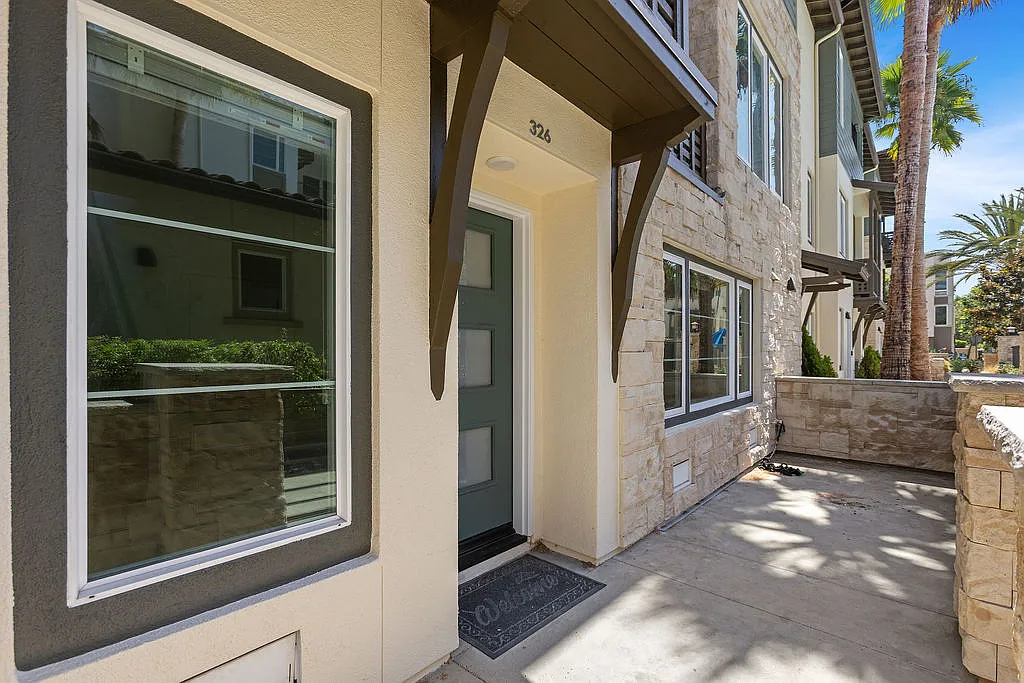 326 Doheny Way — Photo 3