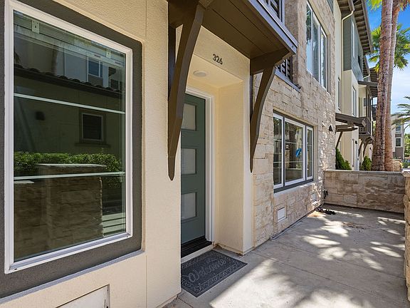 3rd image of 326 Doheny Way