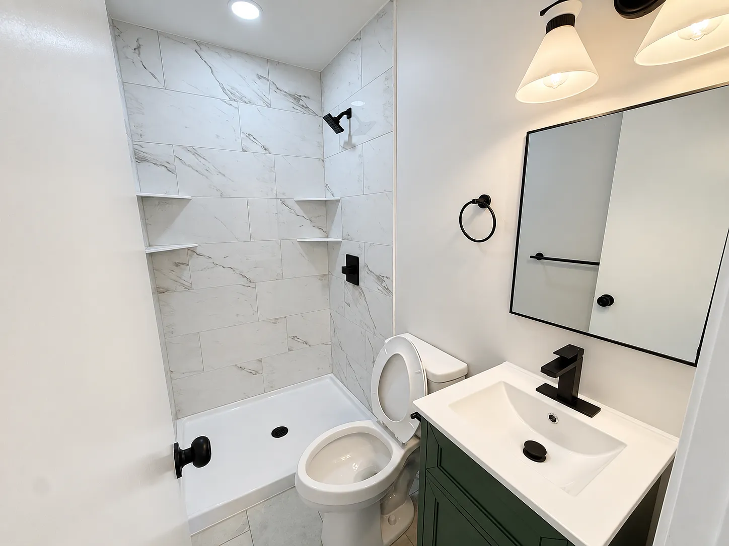 4 bed, 2376 sqft, $2,395 — Photo 4