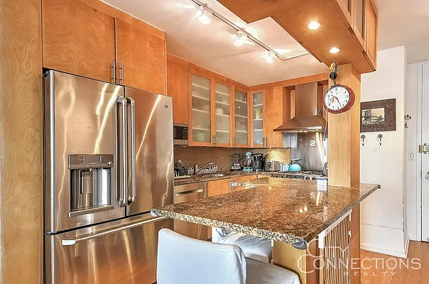 Rented by City Connections Realty | media 15