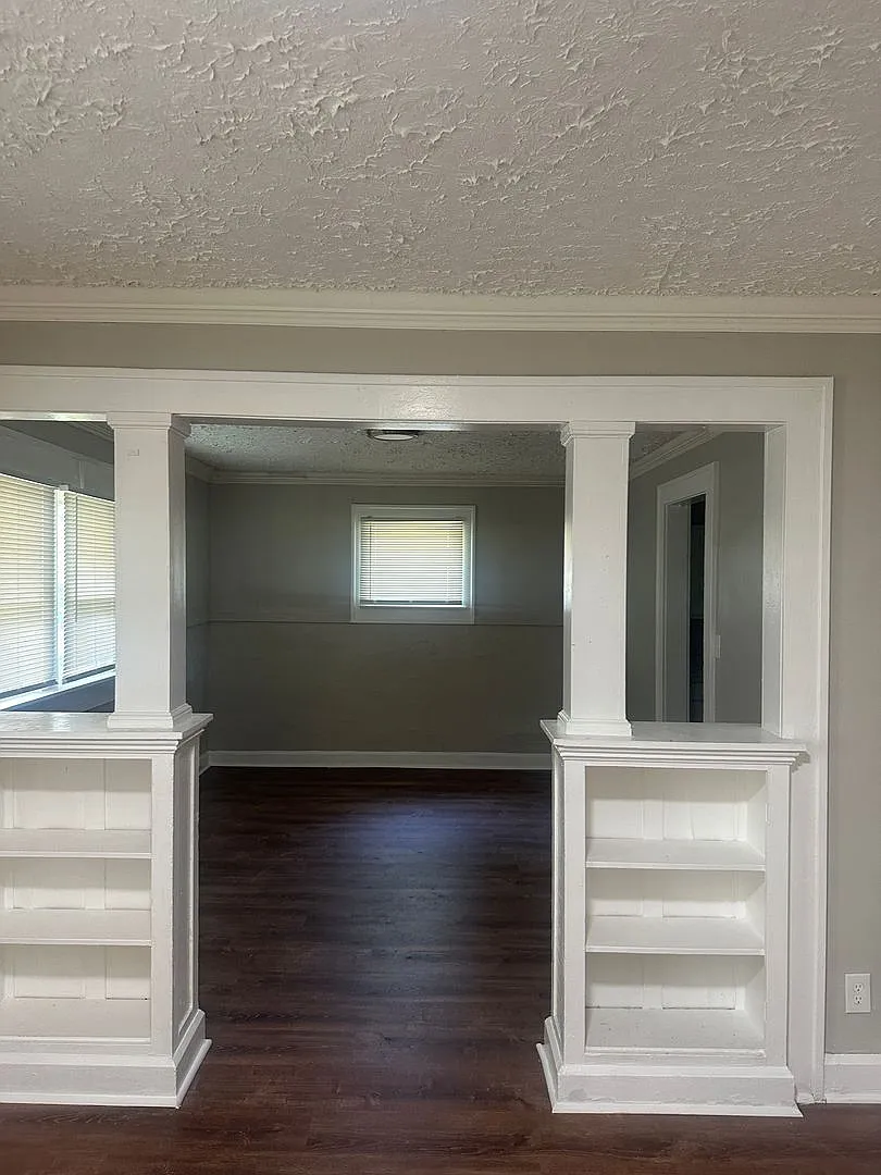 610 N Linwood Ave in Indianapolis, IN! This charming house features 2 bedrooms and 1 full bath — Photo 4