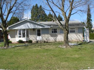 131 Glenowen Dr, Hartland, WI