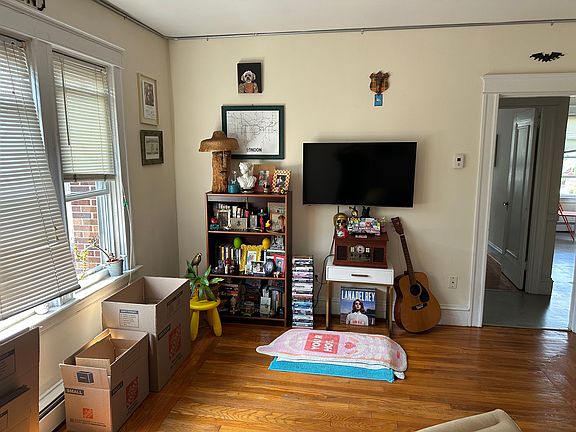 2nd image of 154 Camp St APT 12
