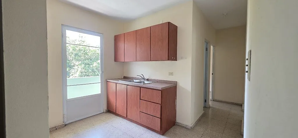 3 bed, 1.0 bath, 3100 sqft, $850 — Photo 4