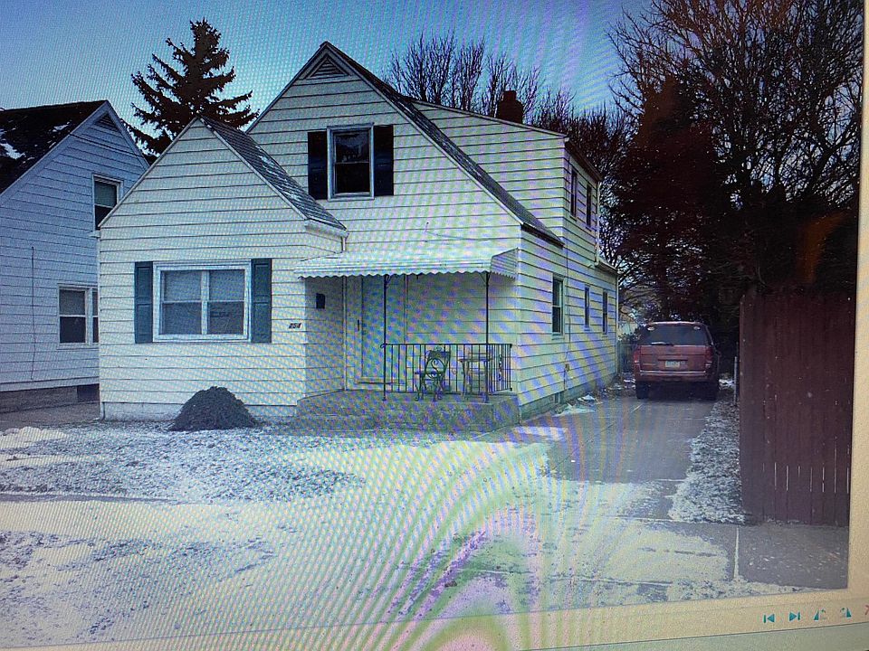 254 E 35th St