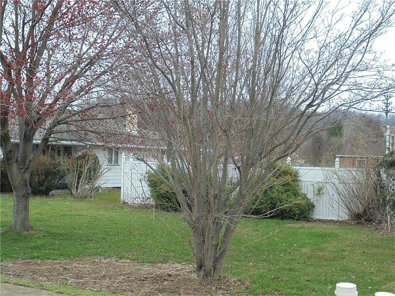 2nd image of 837 Hill St