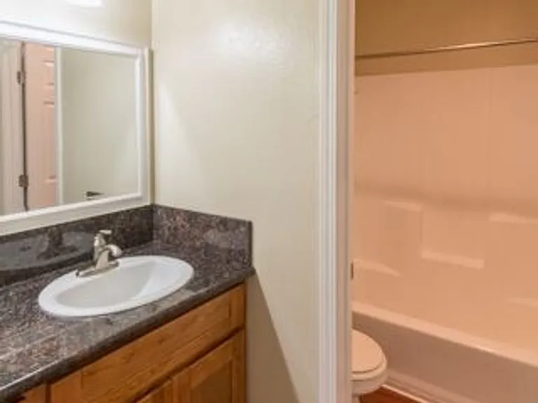 Carmel Woods Apartments — Photo 11