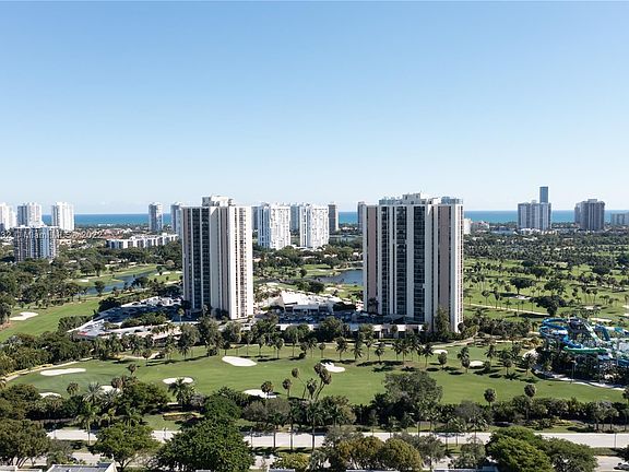 4th image of 20100 W Country Club Dr Ph 8